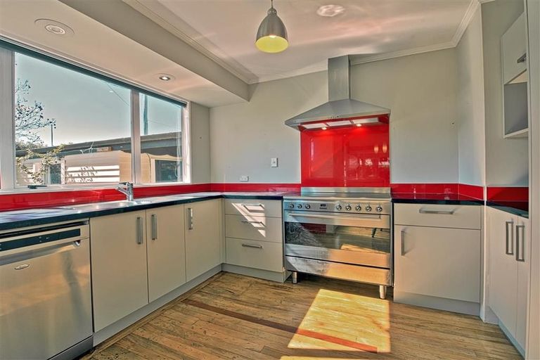 Photo of property in 16a Howard Road, Taradale, Napier, 4112