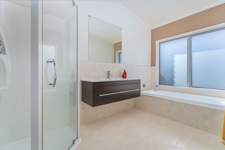 Photo of property in 16 Tironui Place, Whitianga, 3510