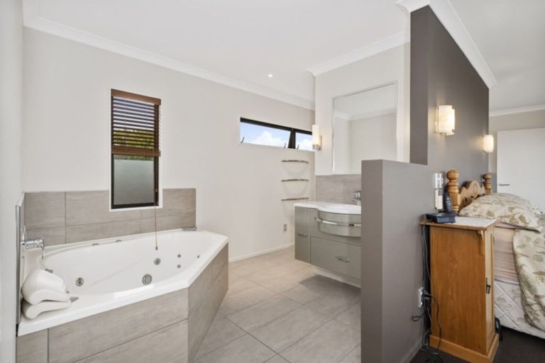Photo of property in 105r Waikite Road, Welcome Bay, Tauranga, 3175