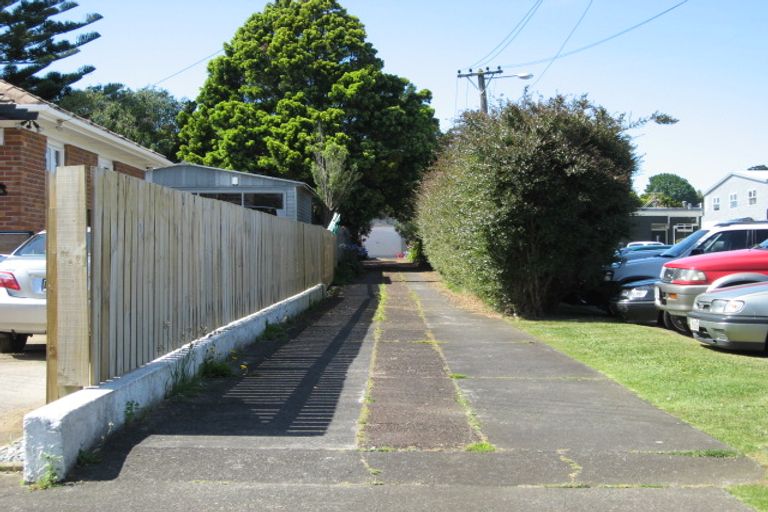 Photo of property in 2 Rimu Road, Mangere Bridge, Auckland, 2022