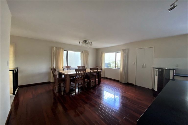 Photo of property in 4 Luxor Place, Massey, Auckland, 0614