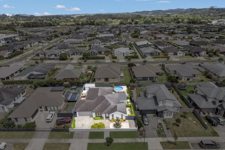 Photo of property in 14 Aporo Drive, Kumeu, 0810