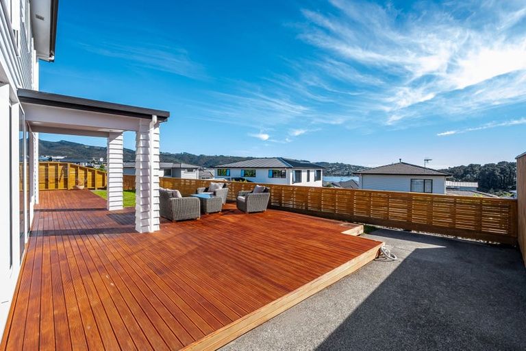 Photo of property in 3 Okataina Way, Aotea, Porirua, 5024