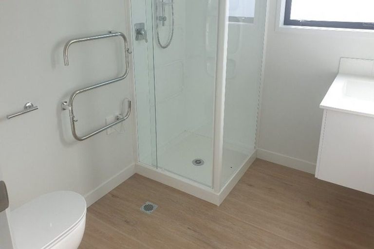 Photo of property in 7/5 Peachgrove Road, Te Atatu Peninsula, Auckland, 0610