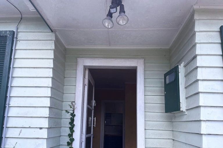 Photo of property in 27 Stottholm Road, Titirangi, Auckland, 0604