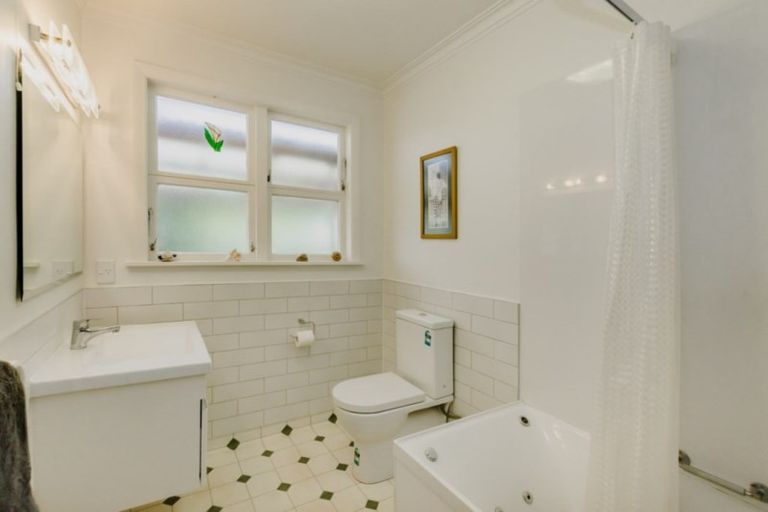 Photo of property in 20 Ngapotiki Street, Paraparaumu Beach, Paraparaumu, 5032