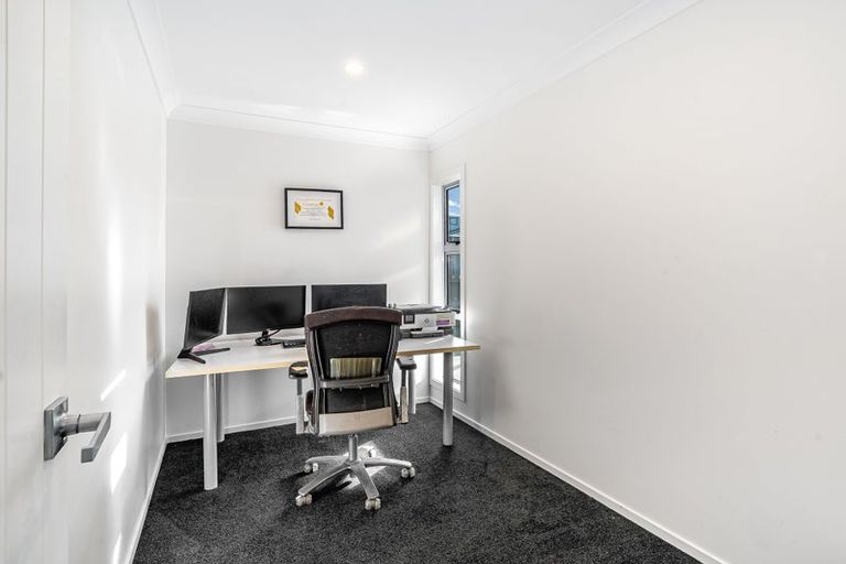 Photo of property in 21 Tasman Close, Aotea, Porirua, 5024