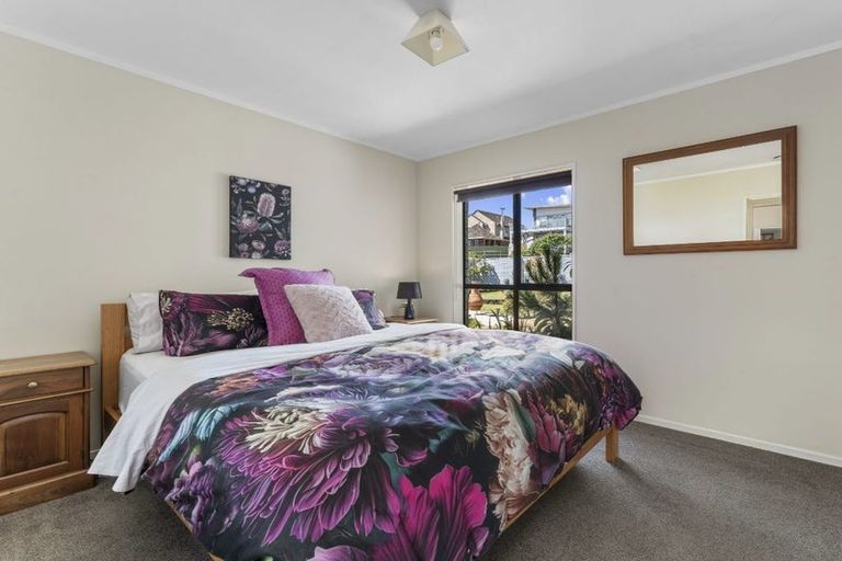 Photo of property in 37 Pigeon Mountain Road, Half Moon Bay, Auckland, 2012