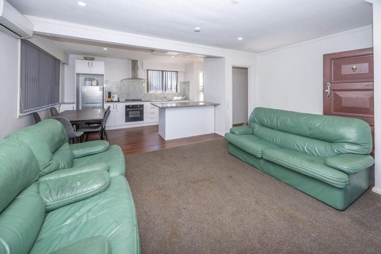 Photo of property in 1 Thornton Place, Melville, Hamilton, 3206