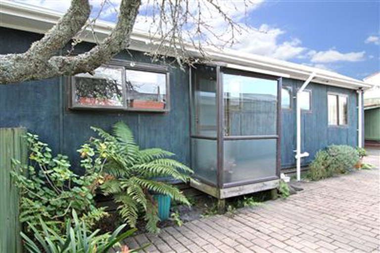 Photo of property in 3/15 Rosier Road, Glen Eden, Auckland, 0602