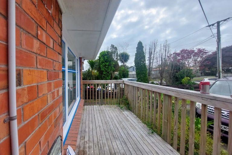 Photo of property in 9 Kirrie Avenue, Te Atatu South, Auckland, 0610