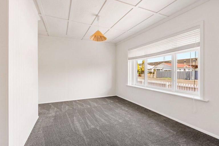 Photo of property in 2 Mcvay Street, Napier South, Napier, 4110