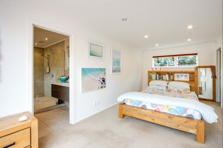 Photo of property in 3 Moana Place, Taradale, Napier, 4112