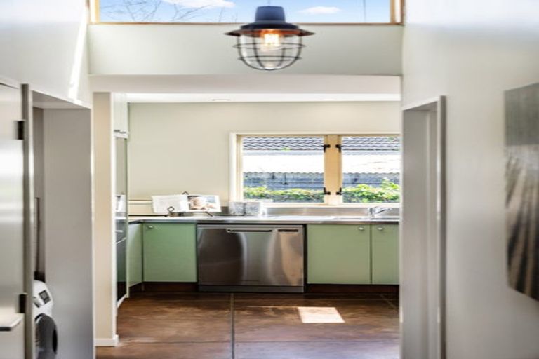 Photo of property in 6 Forest Hill Road, Henderson, Auckland, 0612