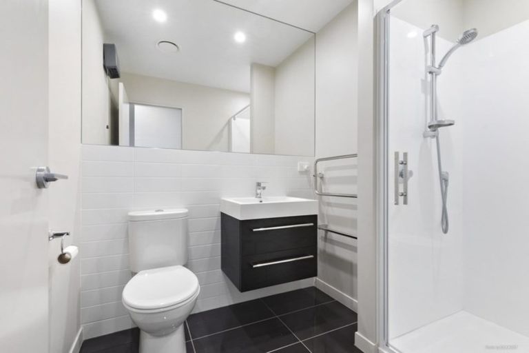 Photo of property in 2u6 Stone Street, Miramar, Wellington, 6022