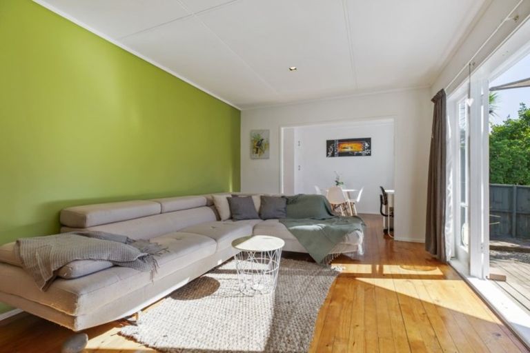 Photo of property in 615 Swanson Road, Swanson, Auckland, 0612
