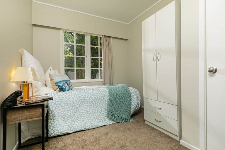 Photo of property in 1 Miltonia Avenue, Te Atatu South, Auckland, 0610