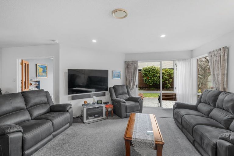Photo of property in 18 Claverley Gardens, Avonhead, Christchurch, 8042
