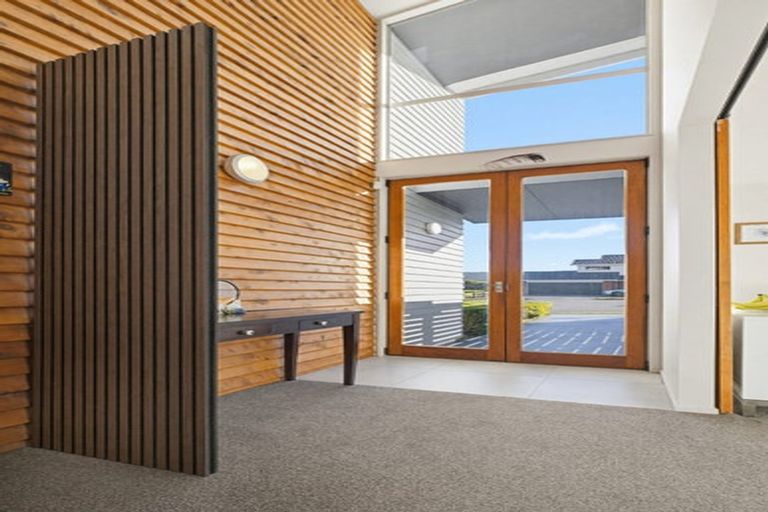 Photo of property in 7 Pikitanga Close, Tawa, Wellington, 5028