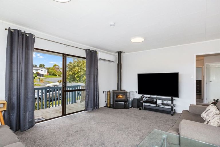 Photo of property in 209 Staithes Drive South, Whitby, Porirua, 5024