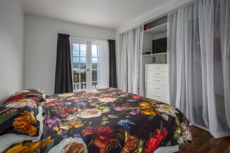 Photo of property in 21 Kiriwai Road, Paremata, Porirua, 5024