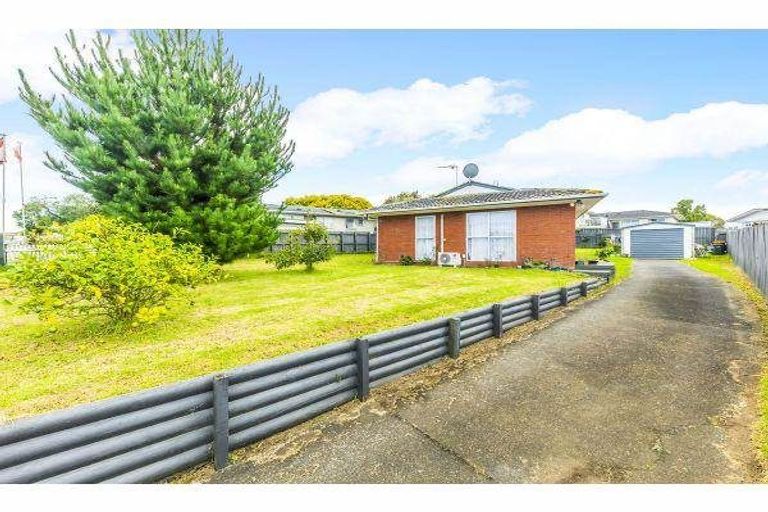Photo of property in 137 Mahia Road, Wattle Downs, Auckland, 2103