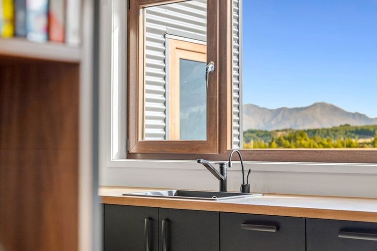 Photo of property in 185 Burdon Loop, Lake Hawea, 9382