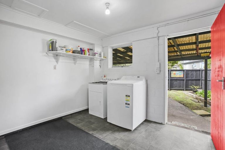 Photo of property in 19 Merchant Avenue, Te Atatu South, Auckland, 0610