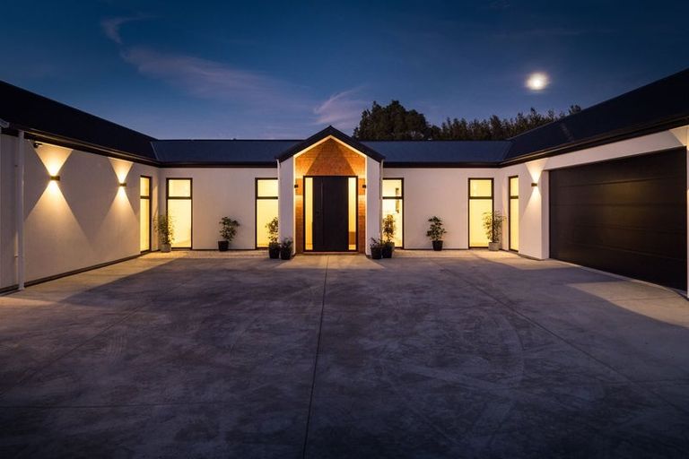 Photo of property in 11 Te Kahu Lane, Halcombe, 4779
