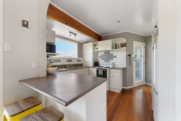 Photo of property in 8 Essex Place, Milson, Palmerston North, 4414