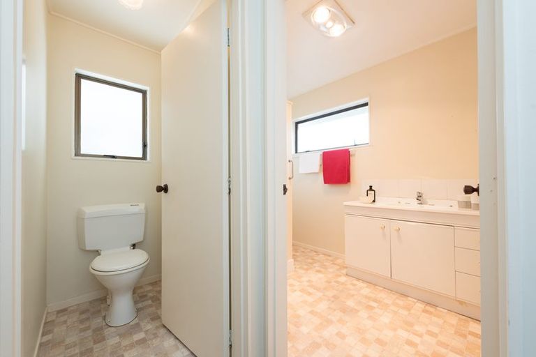 Photo of property in 1/27 Parkvale Road, Karori, Wellington, 6012