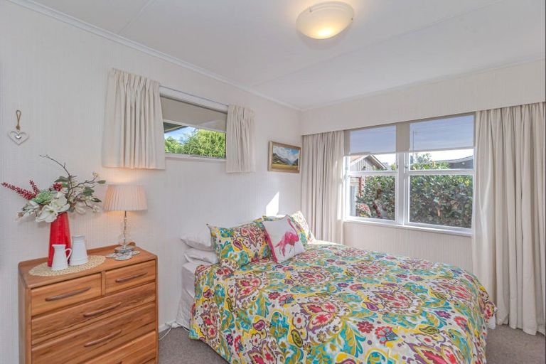 Photo of property in 22 Highbury Drive, Levin, 5510