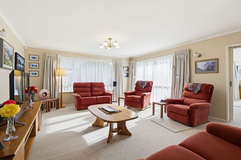 Photo of property in 4 Brooklyn Heights Drive, Kelvin Grove, Palmerston North, 4414