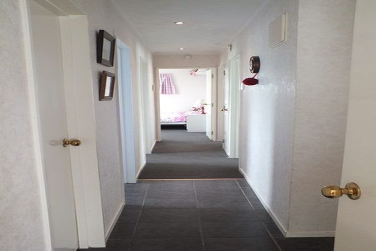 Photo of property in 87 Hillcrest Drive, Kelvin Grove, Palmerston North, 4414