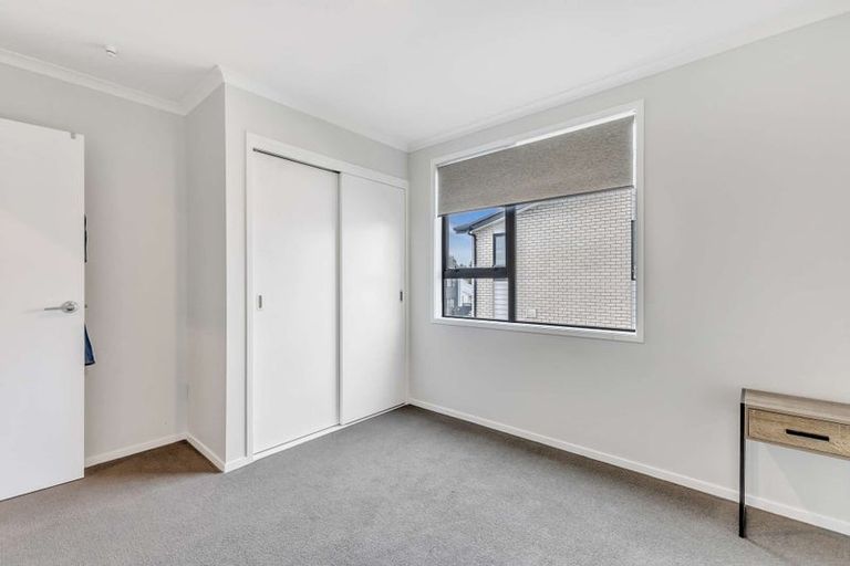 Photo of property in 27 Discovery Place, Marfell, New Plymouth, 4310