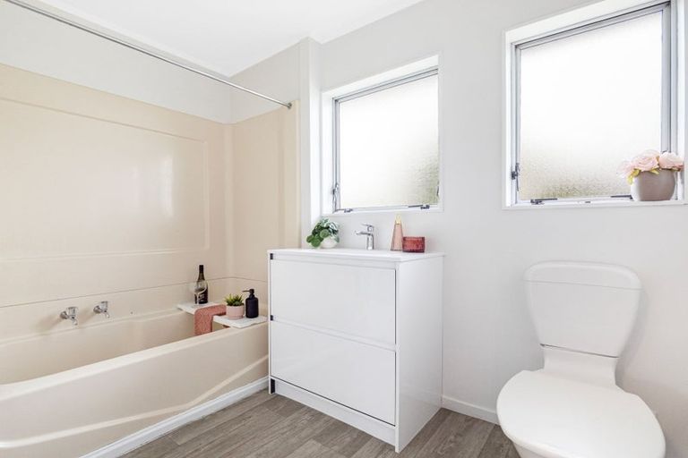 Photo of property in 1/24 Kennington Drive, Clendon Park, Auckland, 2103