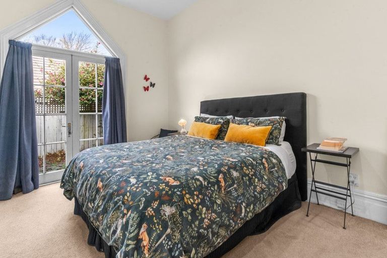Photo of property in 8 Aikmans Road, Merivale, Christchurch, 8014