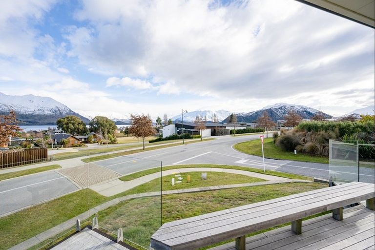 Photo of property in 2 Island View Place, Wanaka, 9305