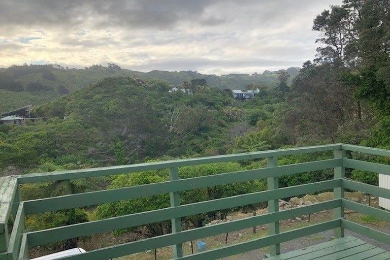 Photo of property in 37 Singers Road, Korokoro, Lower Hutt, 5012