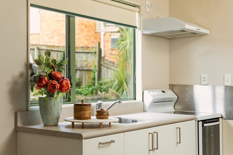 Photo of property in 12 Kelkirk Street, Kelston, Auckland, 0602