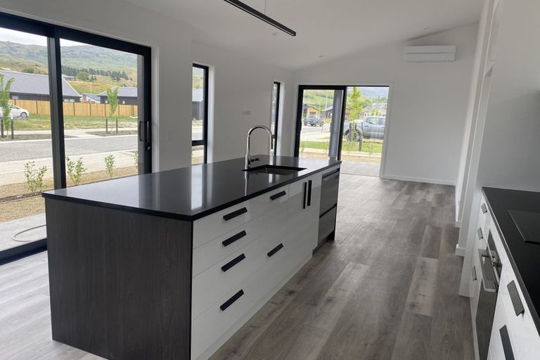 Photo of property in 1 Hadley Place, Cromwell, 9310