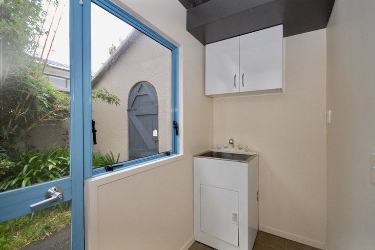 Photo of property in 11 Wilmington Place, Forrest Hill, Auckland, 0620