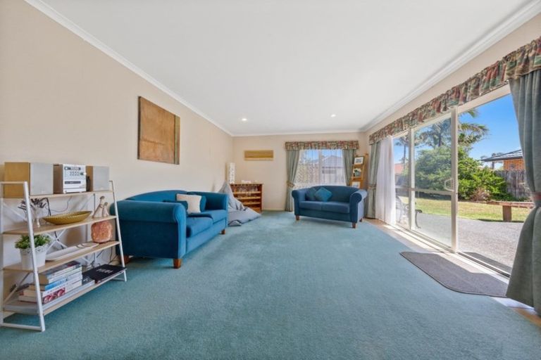 Photo of property in 13 Maghera Drive, East Tamaki Heights, Auckland, 2016