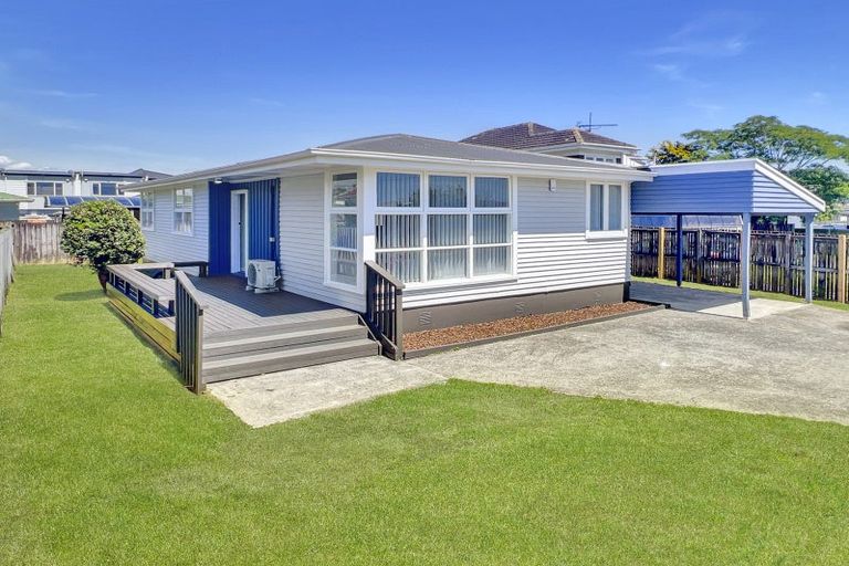 Photo of property in 17 Oxford Road, Manurewa, Auckland, 2102