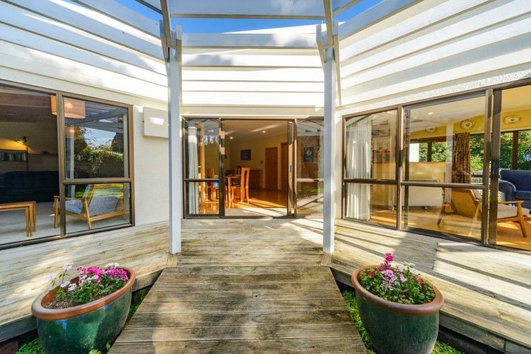 Photo of property in 106 Atawhai Road, Fitzherbert, Palmerston North, 4410