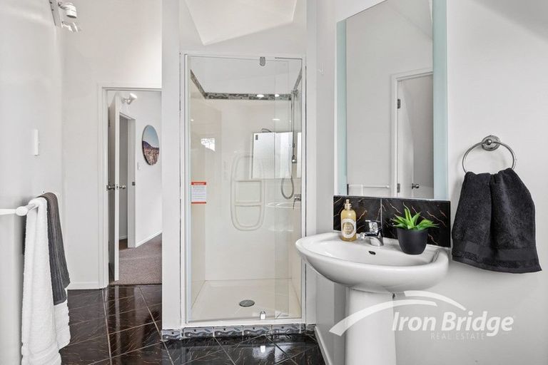 Photo of property in 41 Hewlett Road, Massey, Auckland, 0614