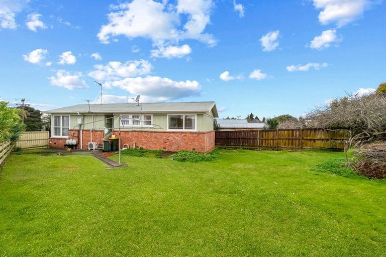Photo of property in 4 Clendon Place, Manurewa, Auckland, 2102