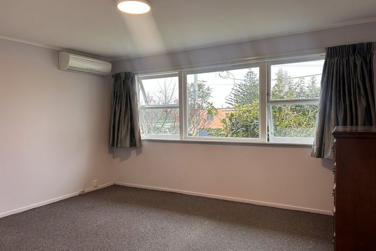 Photo of property in 2a Chapman Road, Te Atatu Peninsula, Auckland, 0610