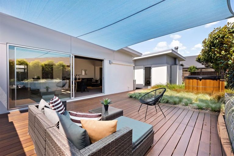 Photo of property in 11 Linkwater Way, Parklands, Christchurch, 8083