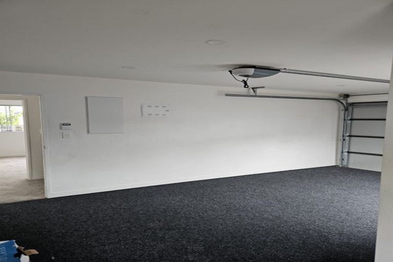 Photo of property in 9 Kaweka Street, New Lynn, Auckland, 0600